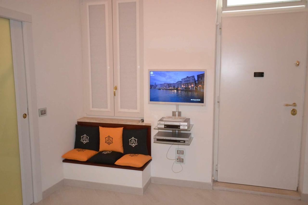 Bed and Breakfast Golden Bay Трани Экстерьер фото